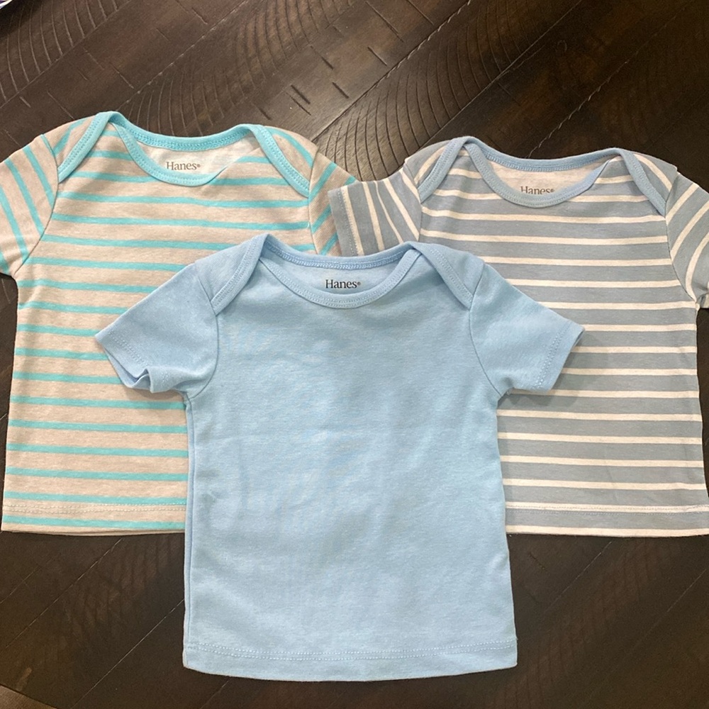 Hanes tshirts size 12-18 mo